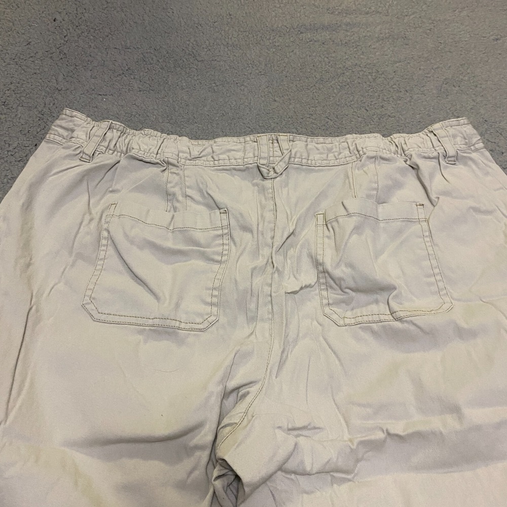 Dressbarn Shorts Ivory Women's Size 18 Womens Pocket Zipper Button Comfort
